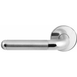 GPF106049-090200-00 RVS GEPOLIJST RVS GEBORSTELD, GPF1060.00L/R MAKU DUO DEURKRUK OP RONDE ROZET RVS GEPOLIJST/RVS GEBORSTELD 50X8 MM, LINKSWIJZEND