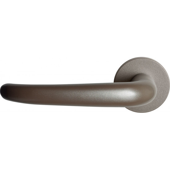 GPF3085.A3-00L/R TINO DEURKRUK OP RONDE ROZET MOCCA BLEND, 50X8MM