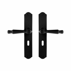 GPF6210600101-22 SMEEDIJZER ZWART, MELA DEURKRUK OP SCHILD SMEEDIJZER ZWART 238X41X4 MM