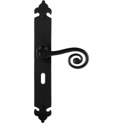 GPF6200600301-25 SMEEDIJZER ZWART, KERA DEURKRUK OP LANGSCHILD SMEEDIJZER ZWART 291X41X4MM, RECHTSWIJZEND