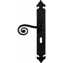 GPF6200600201-25 SMEEDIJZER ZWART, KERA DEURKRUK OP LANGSCHILD SMEEDIJZER ZWART 291X41X4MM, LINKSWIJZEND