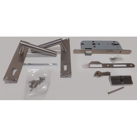 SET VOOR TUINDEUREN IN RVS UITVOERING - RVS DEURSCHILD EN RECHTE DEURKRUK - GROOTTE SLOTKAST: 74X170MM - DOORNMAAT: 45MM - PC MAAT: 85MM - DUBBELE NACHTSCHOOT - CILINDER 35X35MM MET 3 SLEUTELS - LINKS + RECHTS TOEPASBAAR